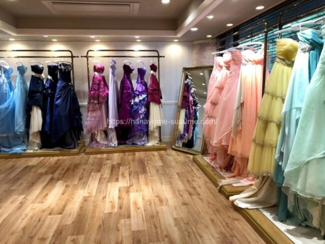 ザ・コンチネンタル横浜に隣接されているドレスショップのカラードレスイメージ