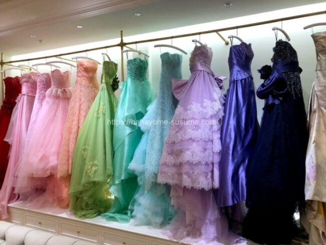 ザ・コンチネンタル横浜に隣接されているドレスショップ店内にあるカラードレス