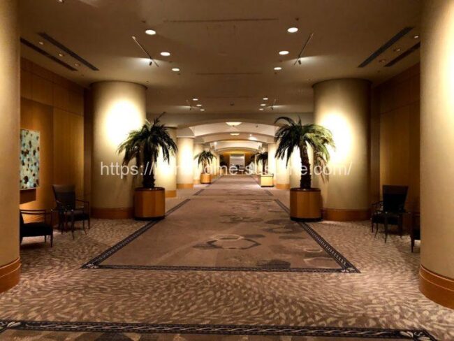横浜ベイホテル東急の披露宴会場「クイーンズグランドボールルーム」の入口前スペース