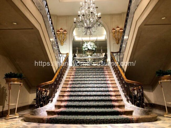 横浜ロイヤルパークホテルの大階段を正面から見たイメージ